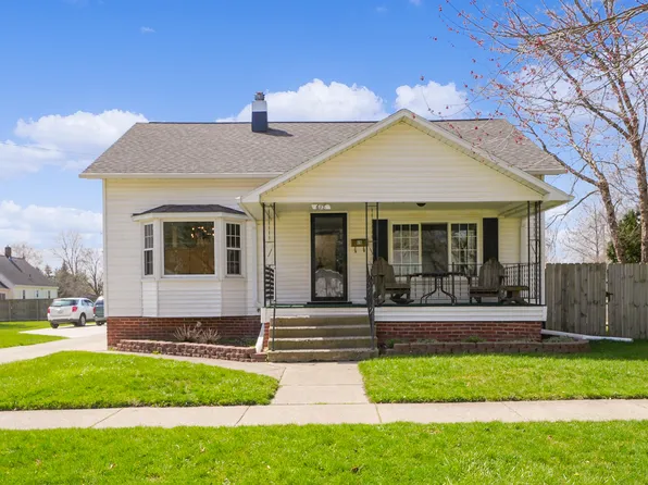 618 Lincoln Lake Ave, Lowell, MI 49331