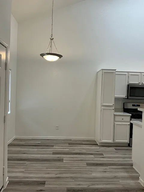 3 bed, 2.5 bath, 1200 sqft, $1,849 — Photo 3