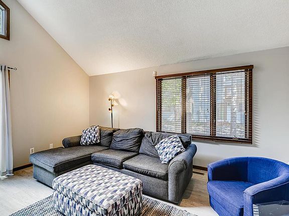 3rd image of 1543 W Bavarian Ct NE