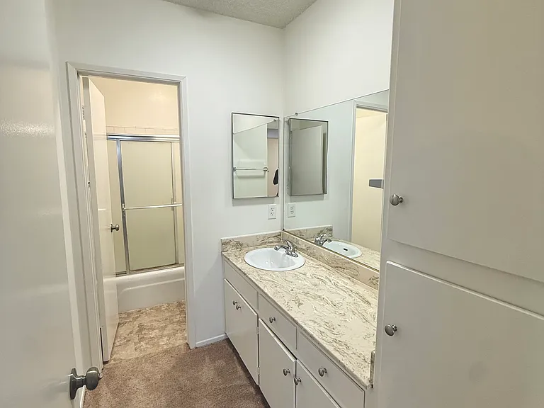 1319 Wellesley Ave #202 — Photo 7