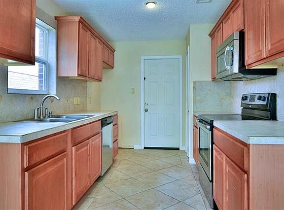 5th image of 144 Goldenwood Dr