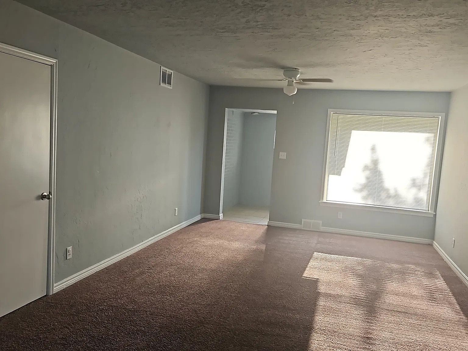 3 bed, 1300 sqft, $1,350 — Photo 4