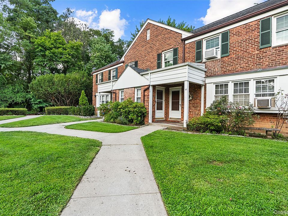 1st image of 17 Robins Crescent #17