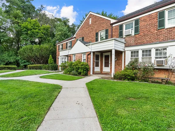 17 Robins Crescent #17, New Rochelle, NY 10801