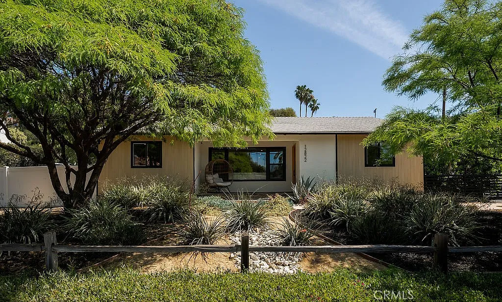 4 bed, 1972 sqft, $8,500 — Photo 2