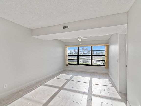 5th image of 36 Plantation Dr APT 103