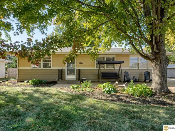 6904 N 56th St, Omaha, NE 68152