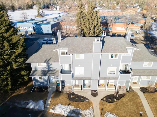 200 E Shawnessy Dr SW #15, Calgary, AB T2Y 1G8