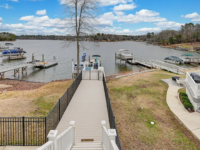 215 Mariners Pointe Rd — Photo 12