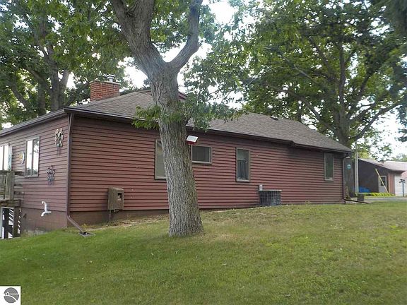 3rd image of 491 S Rock Lake Dr