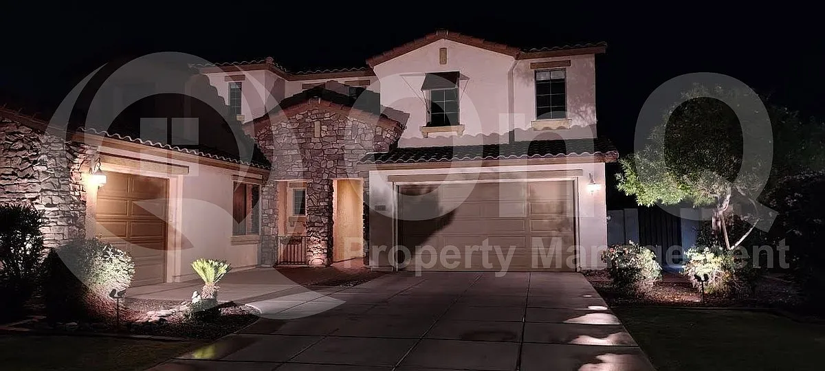 Building Photo - 301 W Hackberry Dr