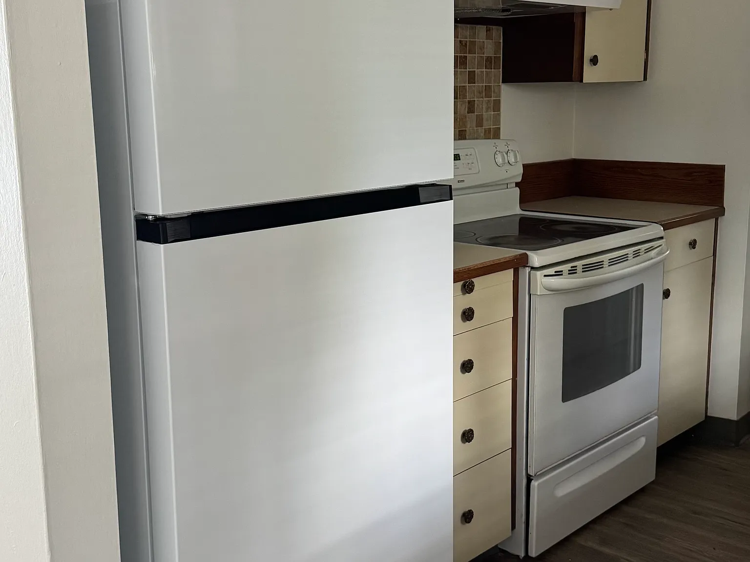 2 bed, 1.5 bath, 1102 sqft, $2,000 — Photo 3