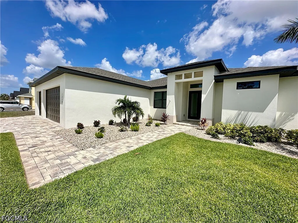 4 bed, 2.0 bath, 1832 sqft, $3,700 — Photo 4