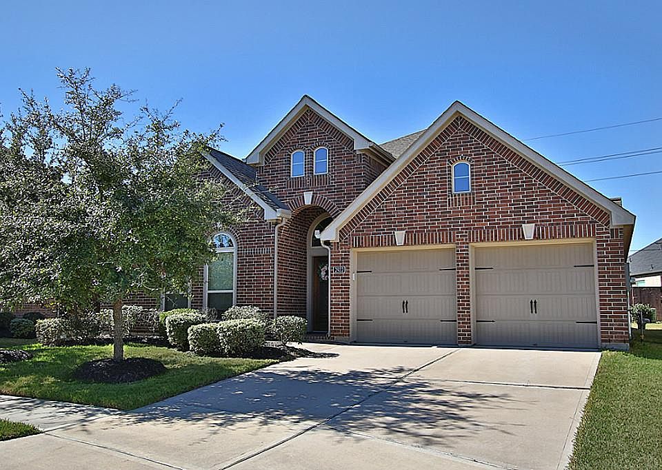 1st image of 2922 Village Brook Ln