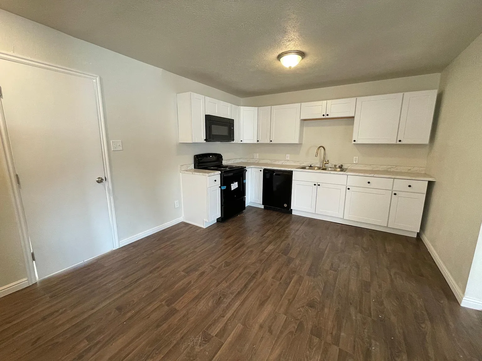 4 bed, 1400 sqft, $1,850 — Photo 2