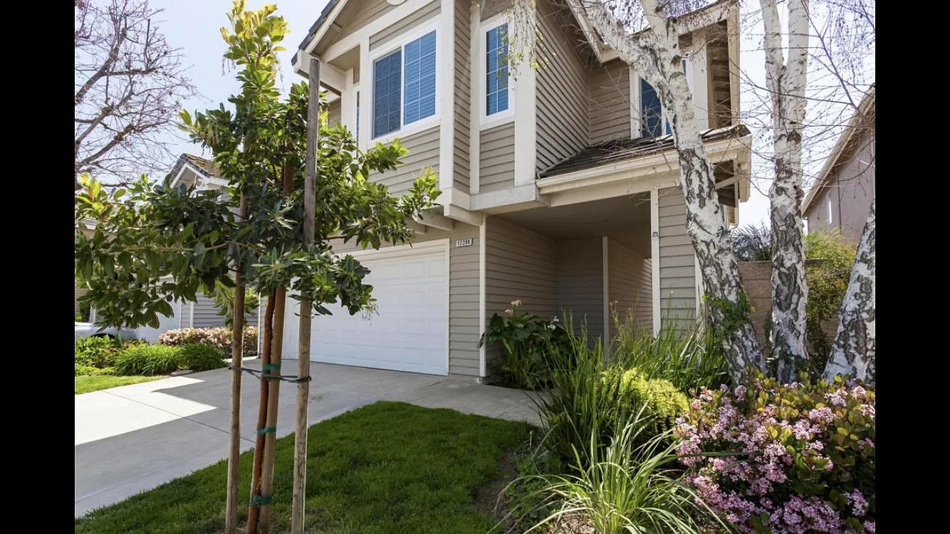 Alderglen St, Moorpark — Photo 2