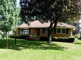 5048 S 28th St, Greenfield, WI 53221