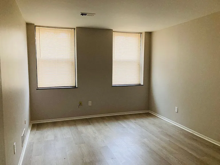 2 Columbia Ave — Photo 10
