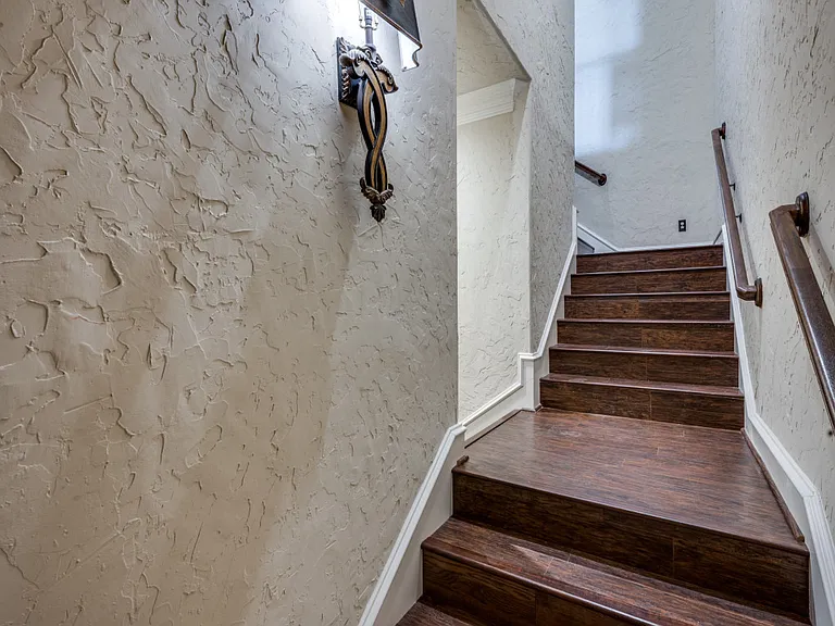 736 Rockingham Dr — Photo 22