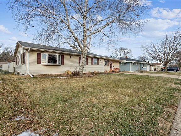 3rd image of 483 Peach St