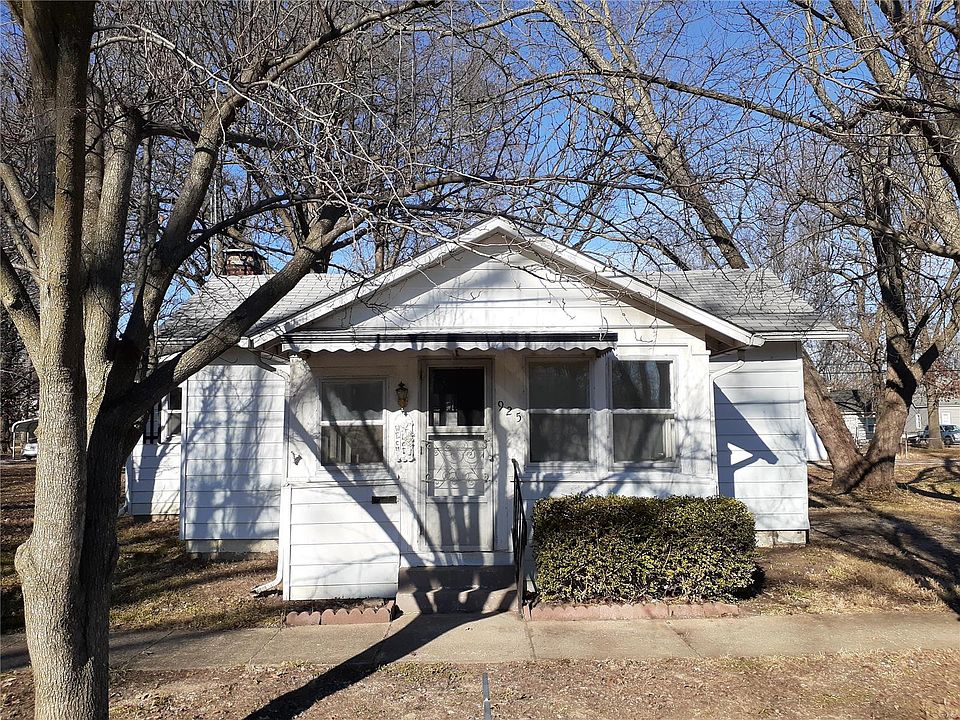 1st image of 925 E Main St