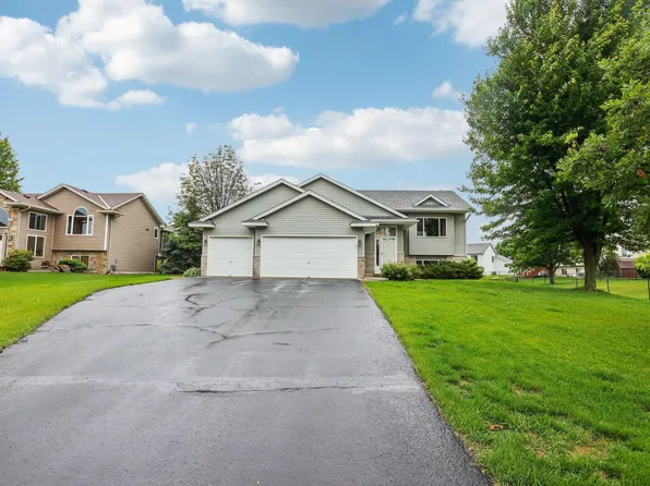 550 Woodduck Trl, Lino Lakes, MN 55014