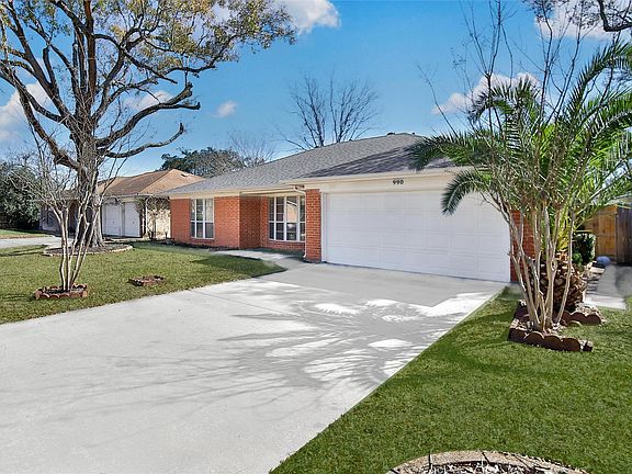 2nd image of 990 Redway Ln