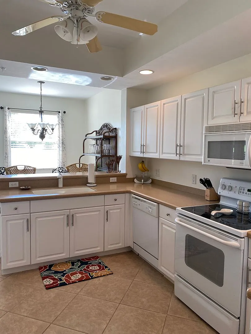 **Cypress Woods Country Club **Fully-Transferrable Bundled Golf Unit ** Furnished Seasonal Rental... — Photo 1