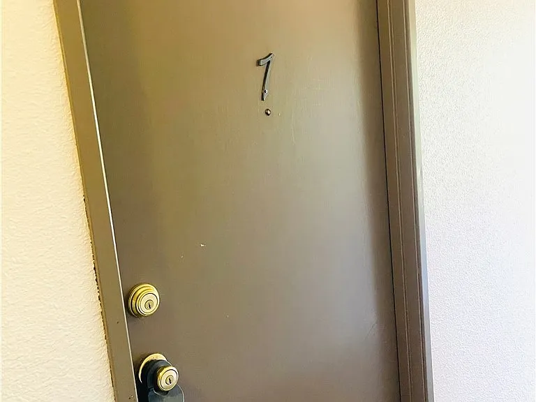 518 Oak St #7 — Photo 20