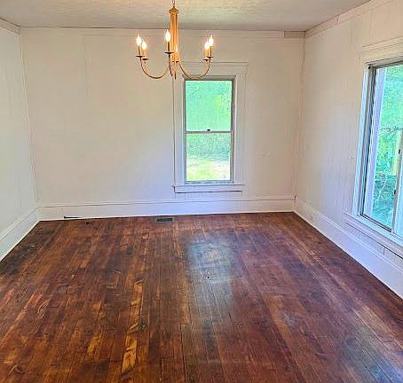 4th image of 15007 Cardinal Ave