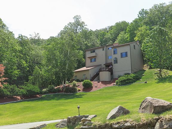 2nd image of 2 Hilltop Dr