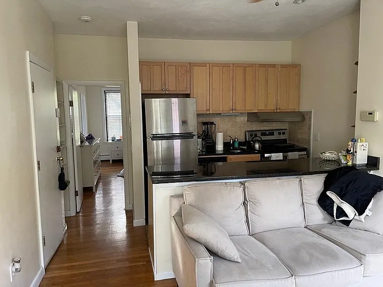 11 Hanson St #2 — Photo 4
