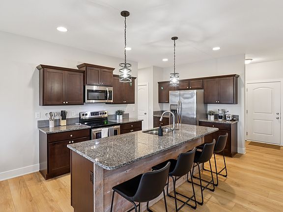 5th image of 100 Summit Cir NW