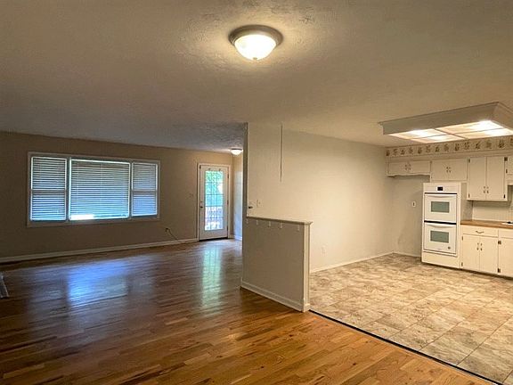 4th image of 1103 E Melanie Ln