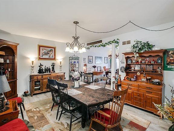 3rd image of 1813 Wellington Dr