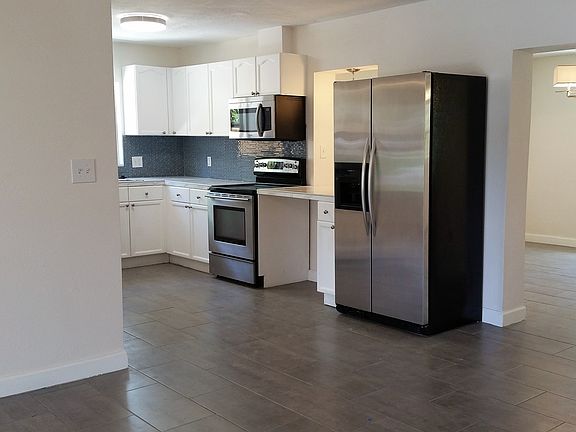 3rd image of 998 27th Ave S