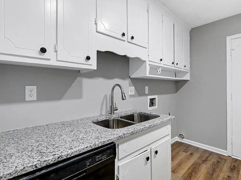 928 Jason Ct — Photo 10