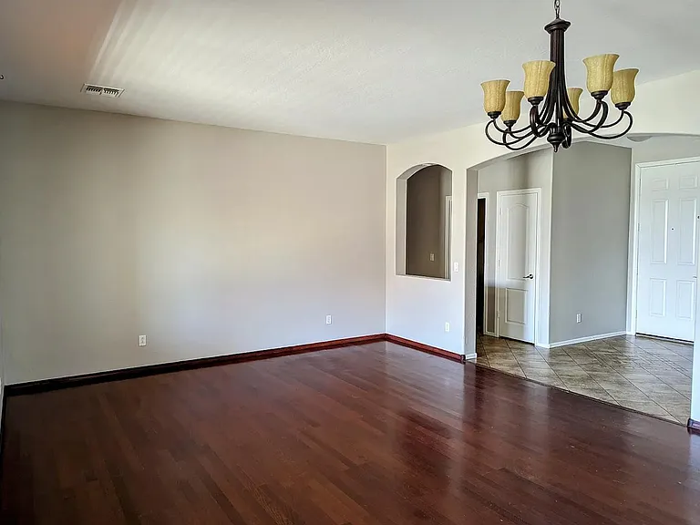 4937 W Desert Ln — Photo 3