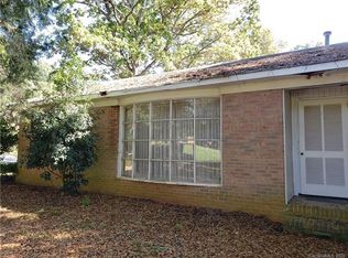1301 Manchester Ln, Charlotte, NC 28227