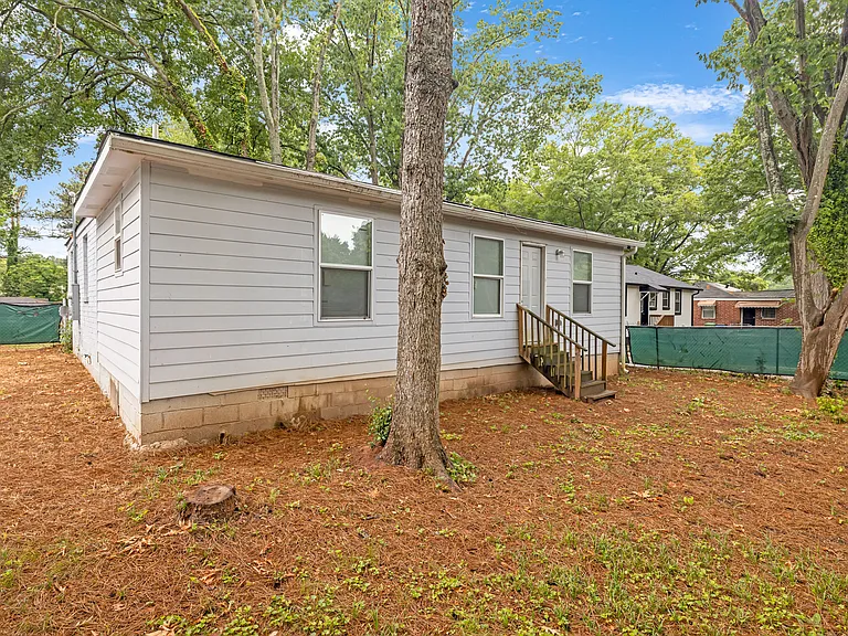 2533 Godfrey Dr NW — Photo 4