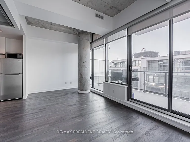 560 King St W #1005 — Photo 18
