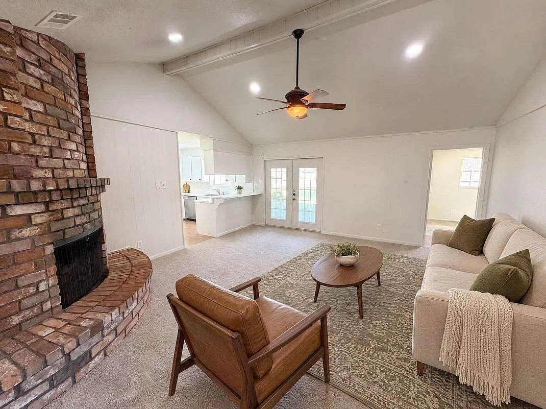3 bed, 1764 sqft, $2,000 — Photo 2