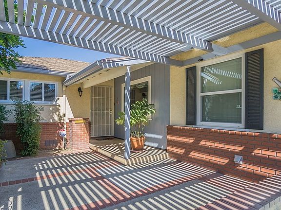 5th image of 204 N Heathdale Ave
