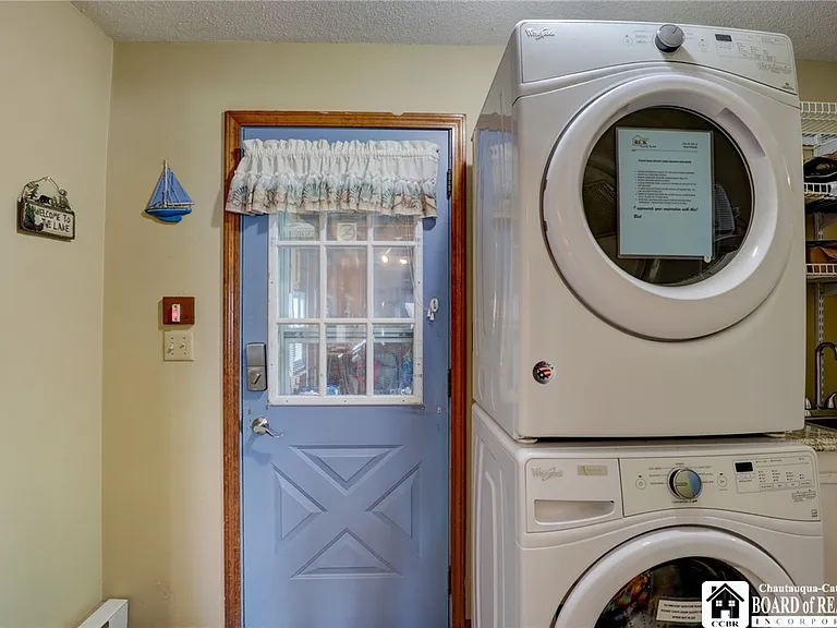 2372 Lakeside Dr — Photo 16