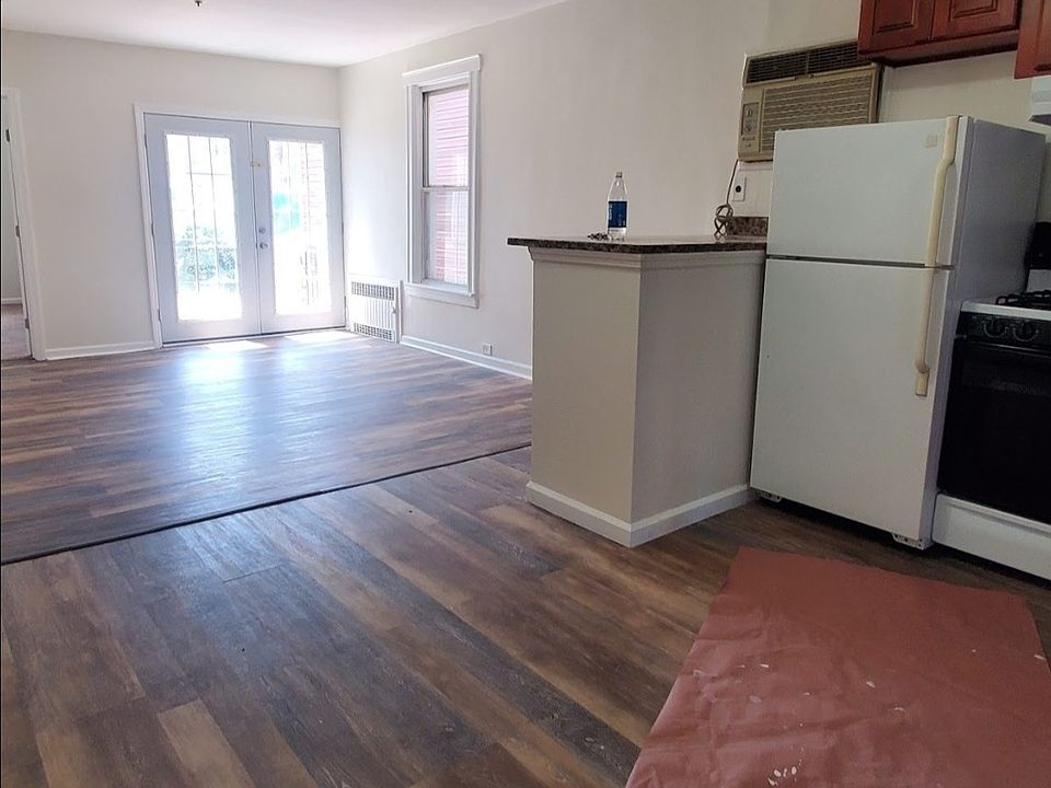1st image of 76 26th Dr #1