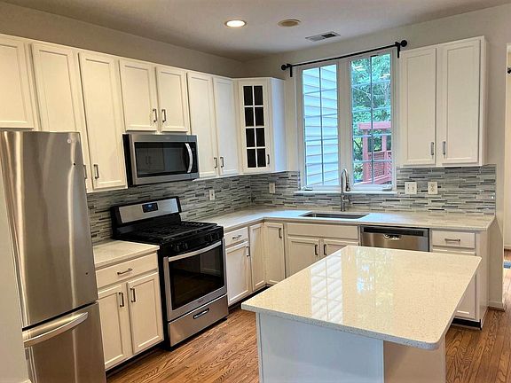 5th image of 8521 Bertsky Ln