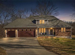 26311 S Westlake Dr, Harrisonville, MO 64701