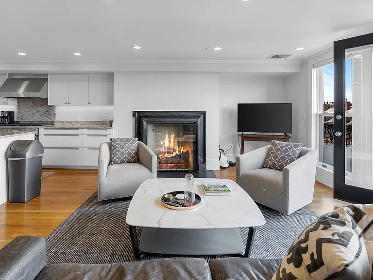 101 Beacon St #PENTHOUSE — Photo 4