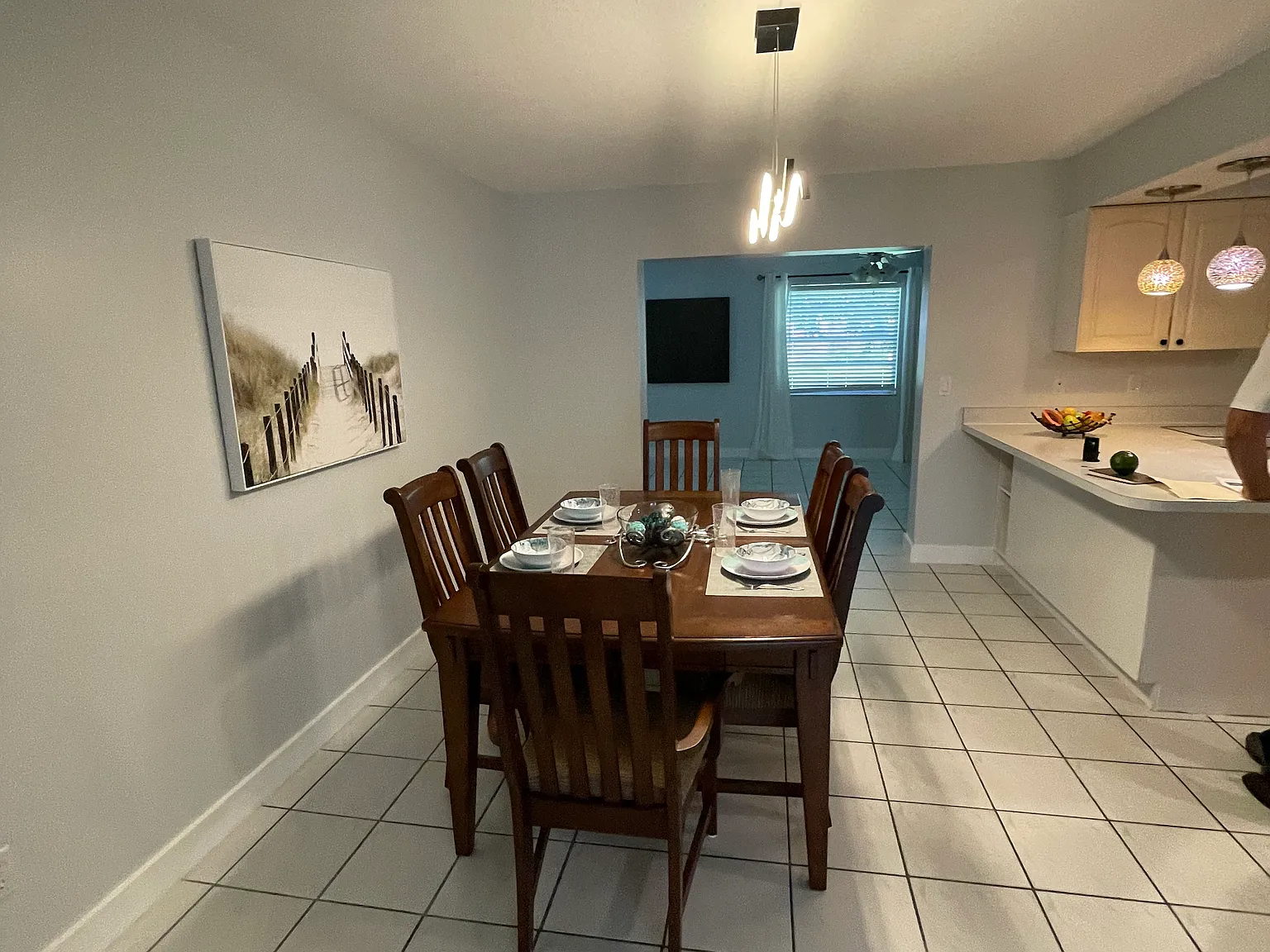 4 bed, 1654 sqft, $2,450 — Photo 2