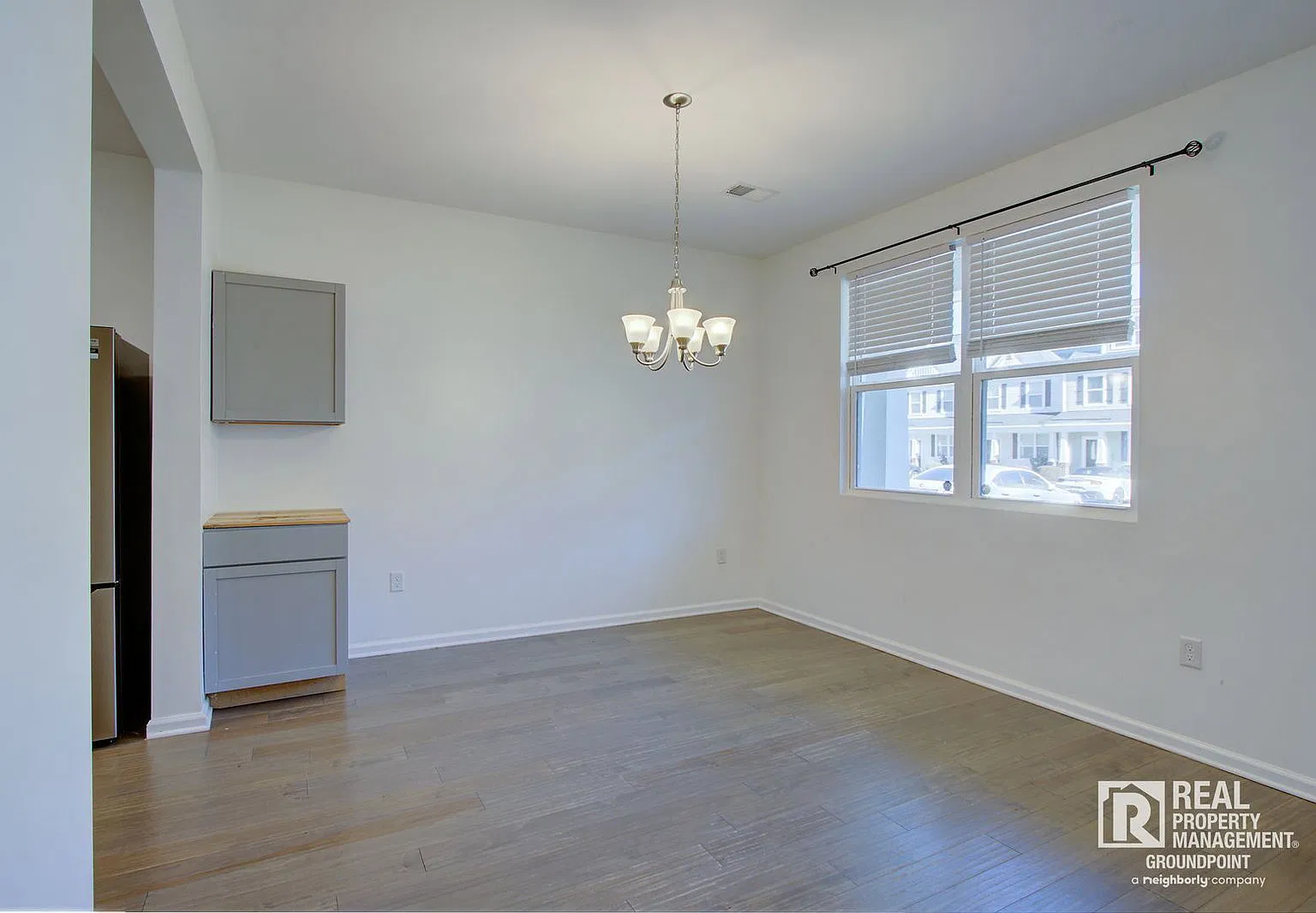 3 bed, 2.5 bath, 1600 sqft, $2,400 — Photo 4
